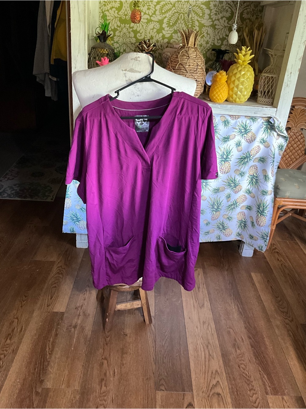 NWT healing hands size 3X scrub top